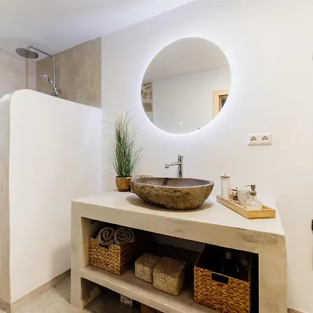 Nyaraló Pero -an Artists *