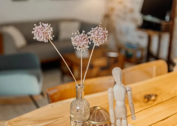 Pero -an Artists Nyaraló