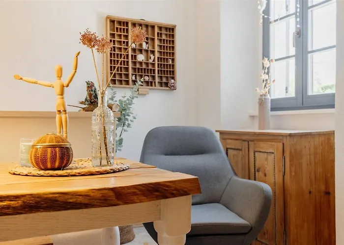 Nyaraló Pero -an Artists *