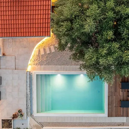 Pero -an Artists بيت للعطل