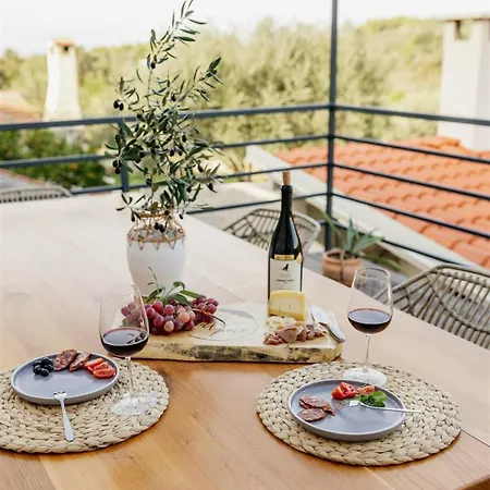 Pero -an Artists Ždrelac