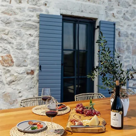 Pero -an Artists بيت للعطل Ždrelac